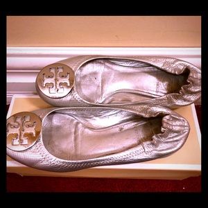 Tory Burch silver size 5 flats reva